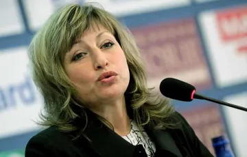 Само "Стандарт" печели читатели