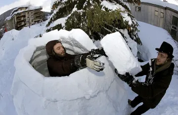 Лагер от иглута срещу разкоша на Давос 2012