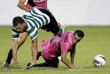 "Фиорентина" пак приютява Божинов