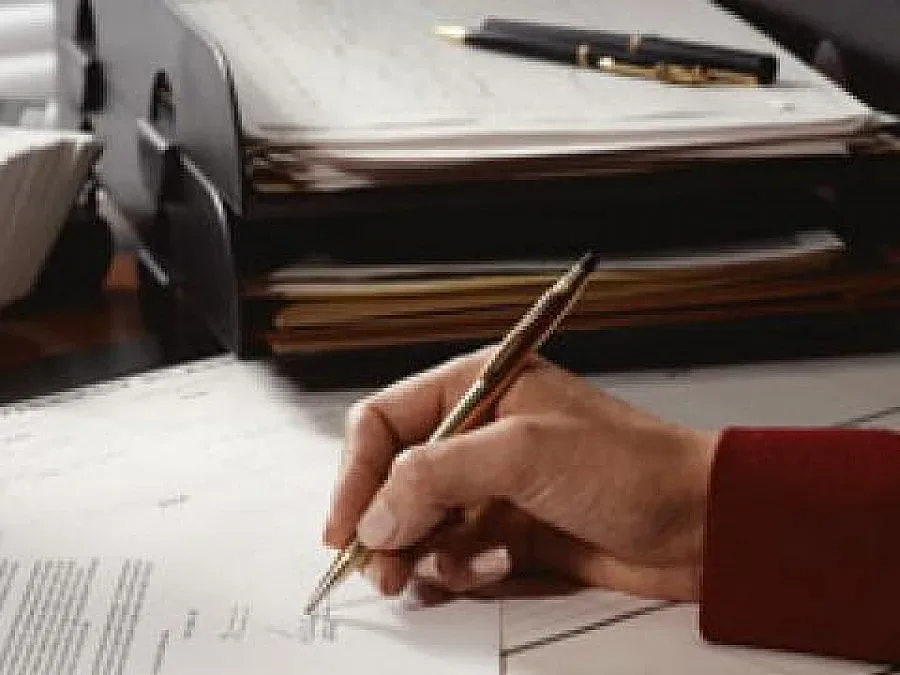 КЗК подпуква банките за двоен стандарт в тарифите