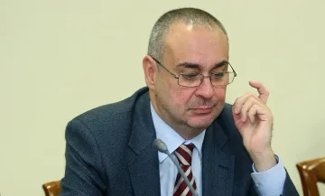 Сезираха Велчев да провери шефа на съдиите за връзка с мафията  