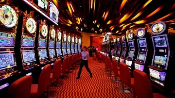 Издирваният съученик на Мирослава открит да пилее пари в казино