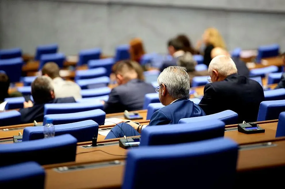 Война в парламента за независимите депутати