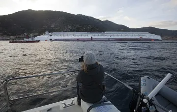 Капитанът на "Конкордия" топи компанията собственик