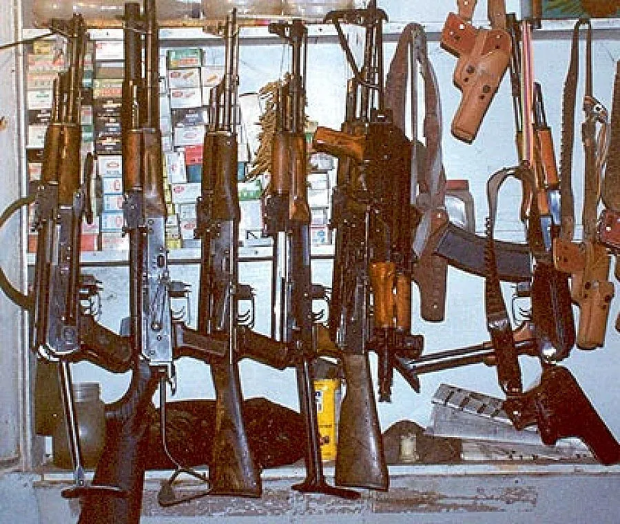 Откриха оръжия в хладилници на границата