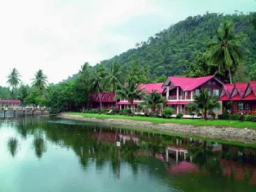 Берлускони разпродава империята си