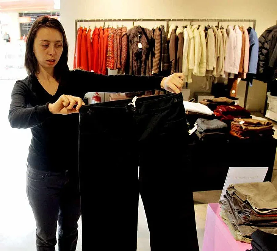 Само в мола: Панталон от 270 на 10 лв.