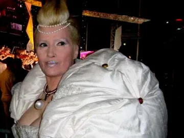 Кандидат за Белия дом окраде сръбска певачица