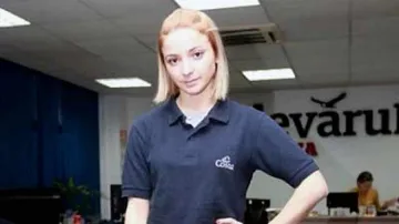 Мистериозната танцьорка от "Конкордия" се обади от Фейсбук