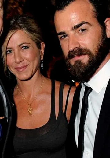 Дженифър Анистън бременна, чака близнаци