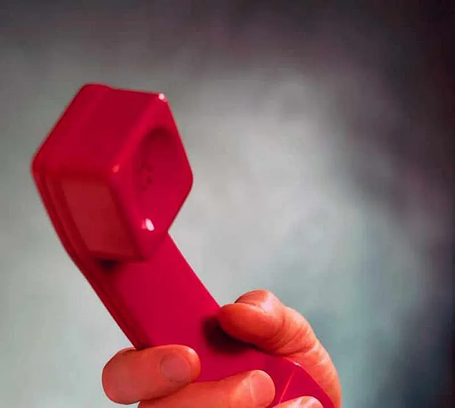 Солено им излезе! Възрастни хора се опариха от "ало измами"