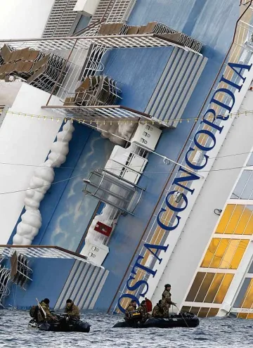 Капитанът на "Конкордия" гулял с танцьорка преди катастрофата 