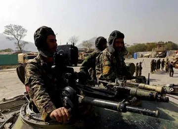 Шестима души са загинали при атентат на летището в Кандахар 