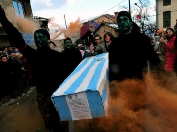 Гърция бясна - македонци я погребаха