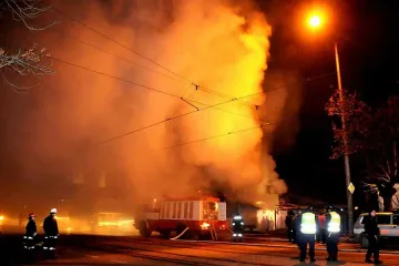 Пожар изпепели бараки в София, роми вдигат бунт