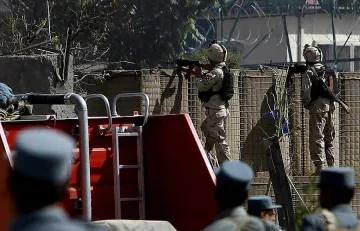 Британски войници се гаврили с деца