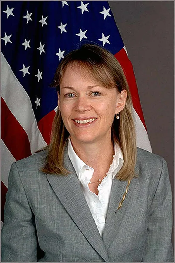 Съпругата на Уорлик си тръгва от Белград?