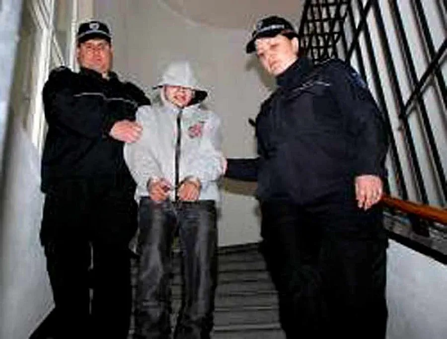 13 г. затвор за момиче, заклало приятелка