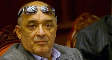 Владиците пеели на ДС срещу коняк и бонбони 