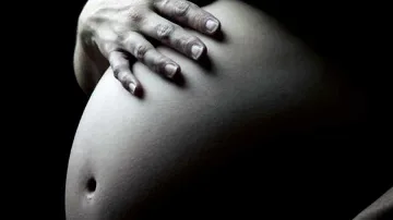 Гинеколози извадиха 6-килограмов тумор от бременна