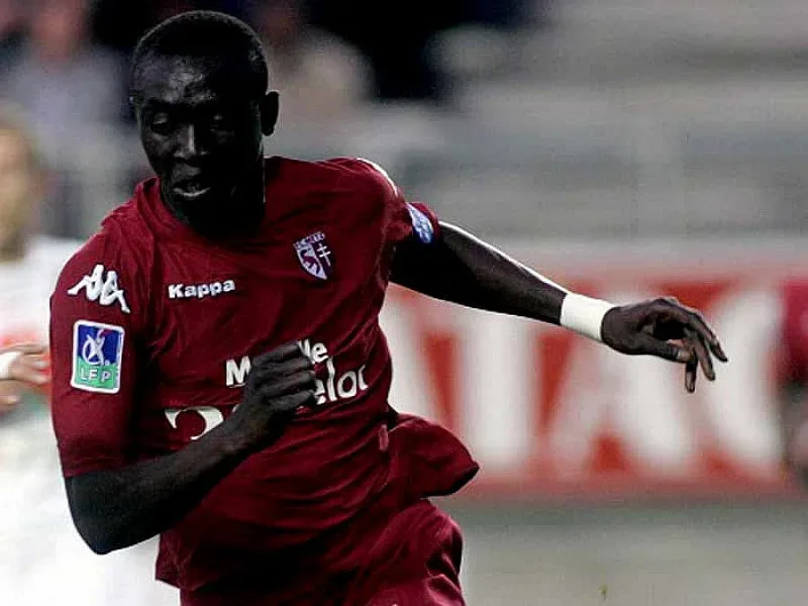 "Нюкасъл" привлече душманина на Дембеле