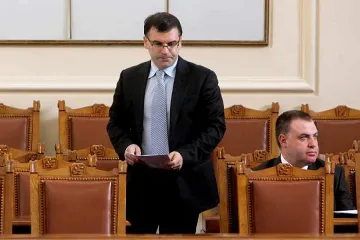 Хлапета искат да са като Дянков