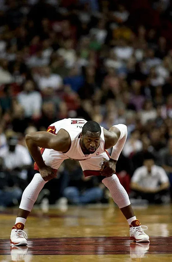 Звезда от НБА запрати кола за 230 бона в басейна