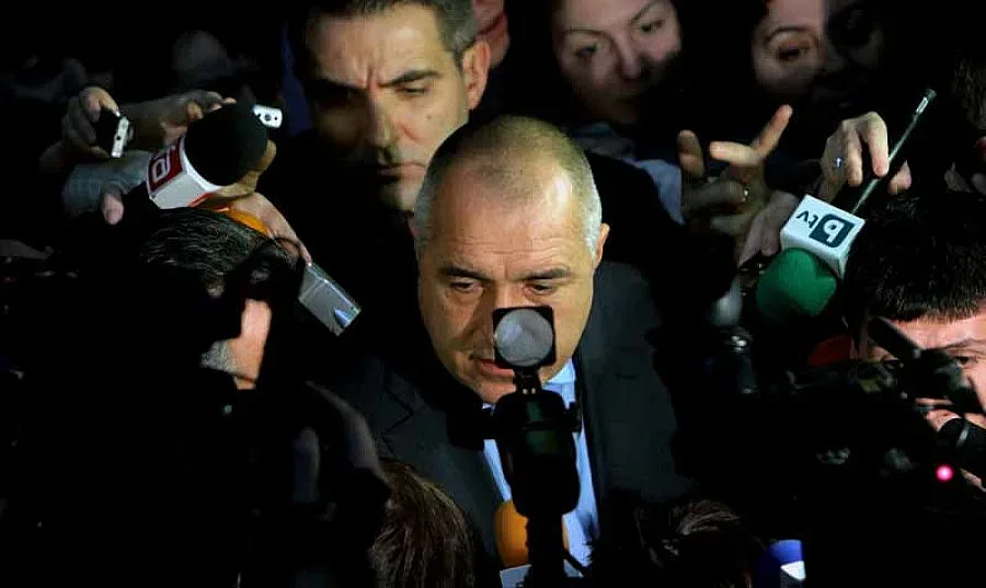 Бойко пита Меркел за мотриси и фермери