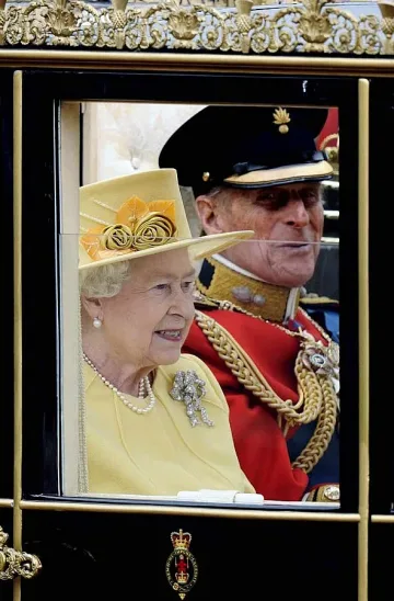 Камерън отряза Елизабет Втора за нова яхта