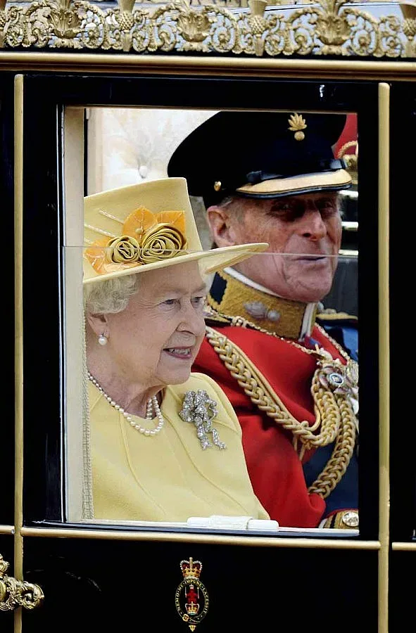 Камерън отряза Елизабет Втора за нова яхта