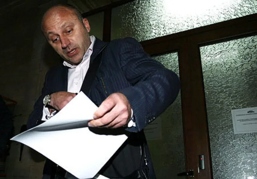 Депутат обяви фалит на мебелния си цех