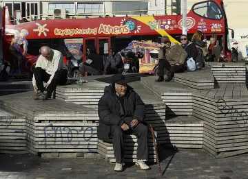 Спират тока на 20 000 гръцки семействa