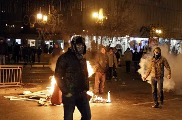 Нощ на безредици в Букурещ, над 30 ранени