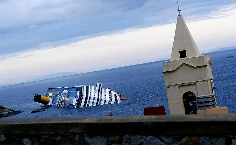 Рискована маневра повредила "Коста Конкордия"