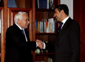 Желев към Плевнелиев: Почва се със салата и ракия 