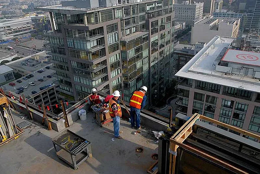 Израел наема строители за $1500 на месец