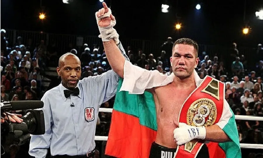 Кобрата ухапа британец с технически нокаут