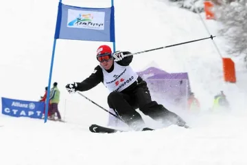 Човек на "Стандарт" шести на ски в Пампорово