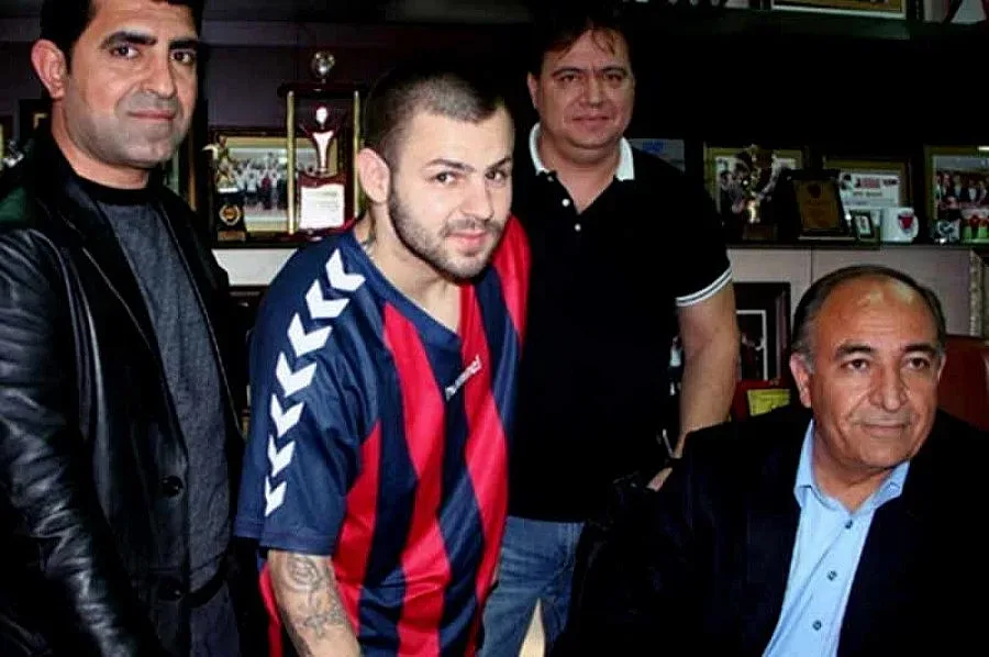 Делев се уреди с личен асистент в Турция