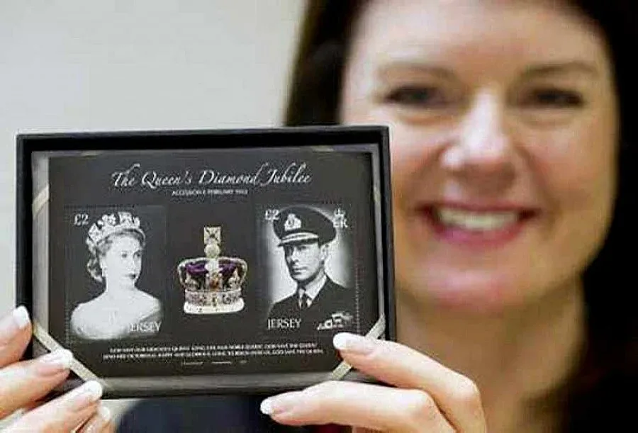 Разграбват пощенски марки с диаманти 