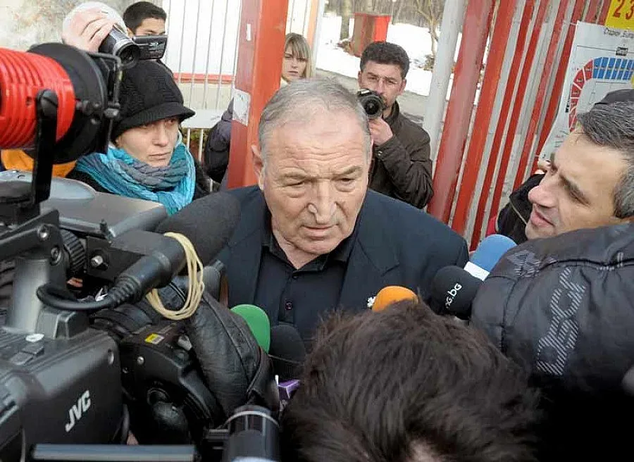 Италианци смениха Пената с анонимник