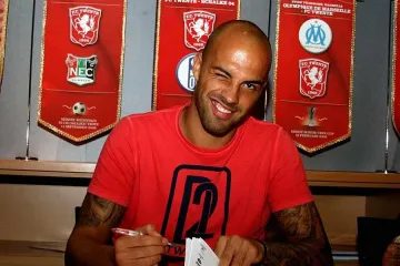 "Твенте" връща Ники Михайлов в Англия