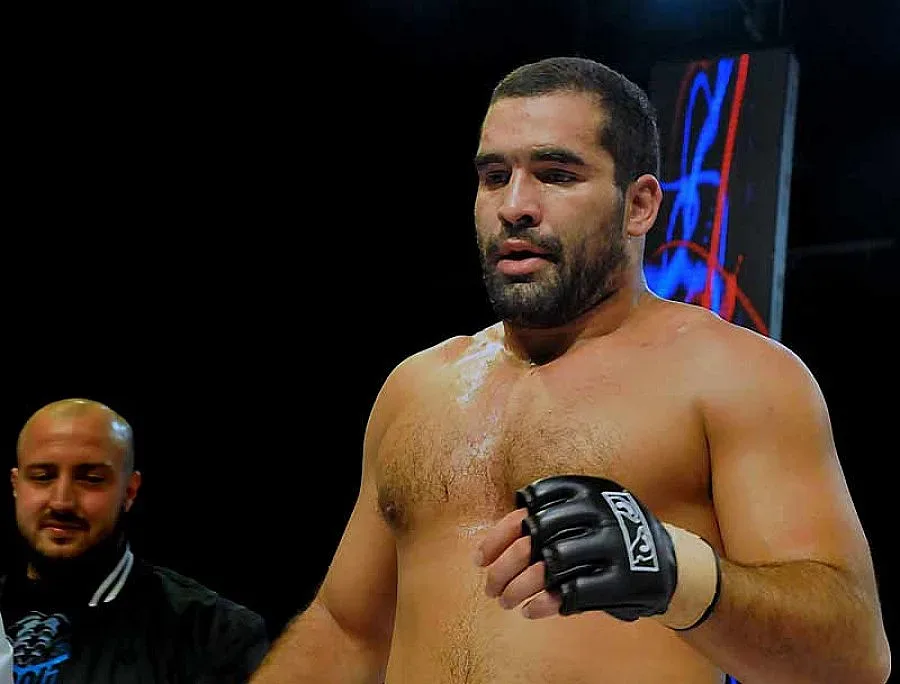 Багата показа ново гадже