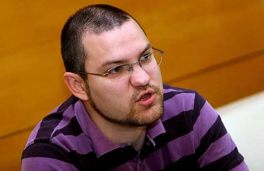 Волен сплотявал депутатите с мощни гуляи