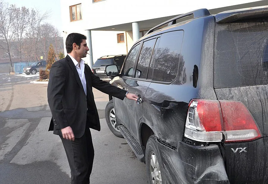 Гонзо яхна прокълната кола