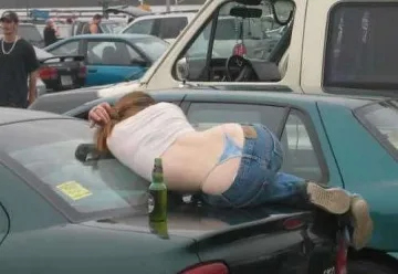 Седмокласничка се напи като казак, прибраха я от спирка  