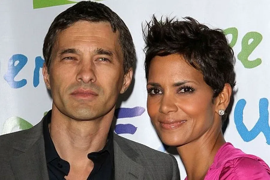 Холи Бери се сгоди за Оливие Мартинес