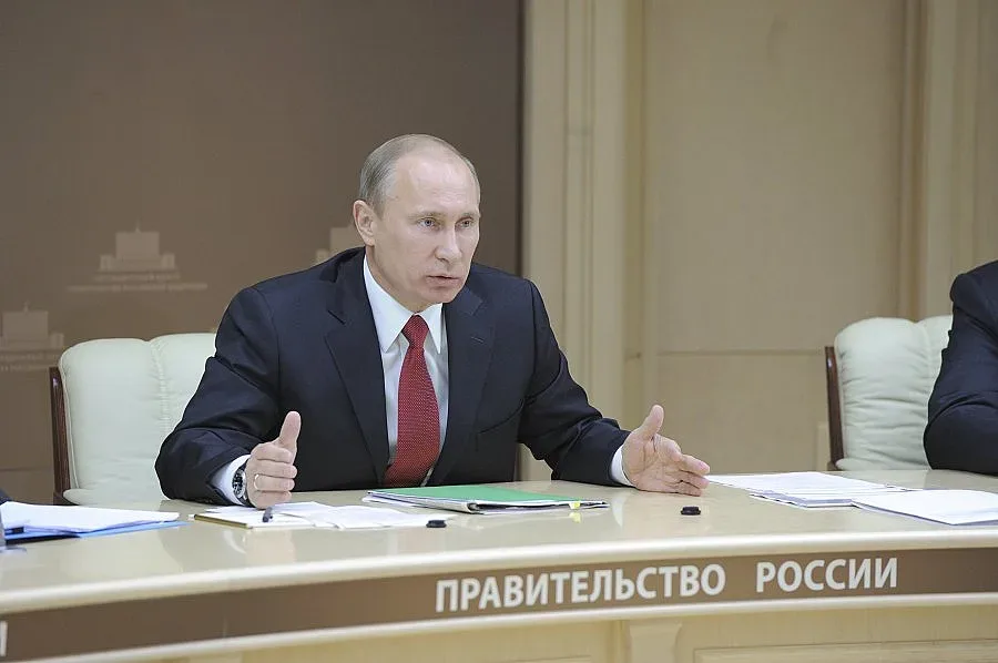 Путин налага контрол върху медиите и интернет