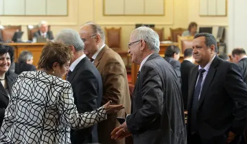 Депутатите работиха малко повече от час