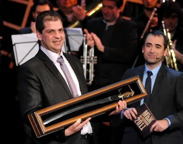 Мъжът на годината става висшист